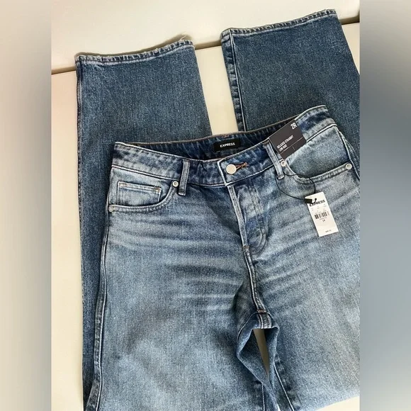 Express Relaxed Straight Leg Low Rise Distress Ripped Blue Jeans Women’s size 2R - Picture 9 of 13